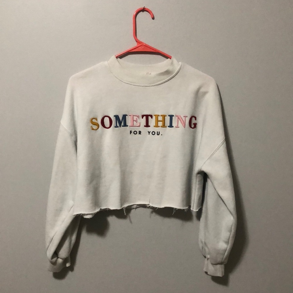 White embroidered cropped crew neck